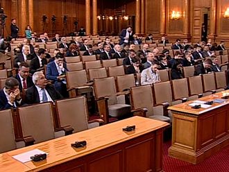 НС прие на първо четене продължаване действието на удължените бюджети