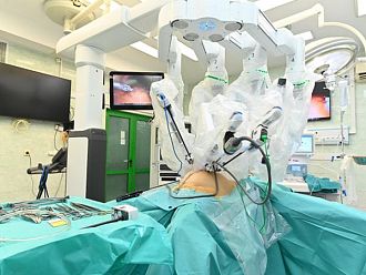 Извършиха рядка операция с робот Da Vinci в УМБАЛ