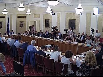 Бюджетната комисия подкрепи по принцип увеличението на заплатите в Спешна помощ и РЗИ