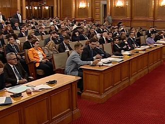 Окончателно: 30 млн. лв. за спешните медици и РЗИ и 1 млн. лв. за ЦАР допълнително