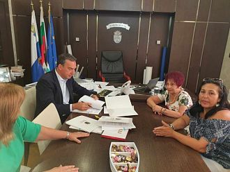 Медиците в детското и училищно здравеопазване в Бургас с нов КТД и по-високи заплати