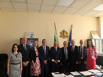 МЗ обмисля улесняване признаването на дипломите на украинските медици у нас