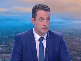 Министър Гвоздейков: Първата група пилоти на медицински хеликоптер замина за обучение