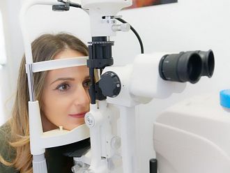 Медицинската асоциация на Атина алармира за незаконни очни прегледи в оптиките