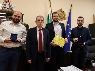 Министър Хинков награди „Посланиците на донорството“