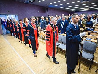 Дипломи за академични длъжности и научни степени получиха 87 преподаватели от МУ - Варна