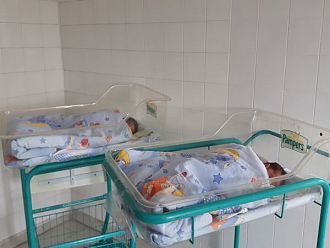 УМБАЛ Бургас посрещна Новата година с три новородени момиченца