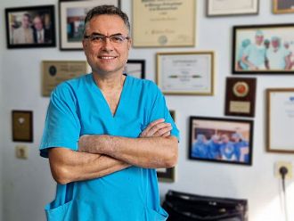 Свръхсложна ортопедична операция в столична болница връща нормалния живот на 67-годишен мъж