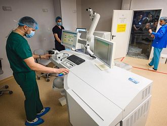 Откриха Университетски очен лазерен център за роговична хирургия във Варна