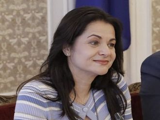 Морков и тояга за набавяне на персонал в болниците предлага Росица Кирова