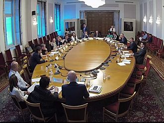 И Бюджетната комисия одобри децата с редки болести да продължават лечението си и след 18