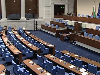 Скандал в парламента заради оставката на управителя на НЗОК