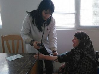 Дарители осигуряват безплатни медицински прегледи на възрастни хора в Северозападна България