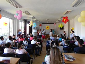 Подаръци, лакомства, представления и томбола за децата пациенти в УМБАЛ „Свети Георги“