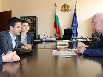 Млади лекари повдигнаха въпроса за специализациите пред министър Петров 