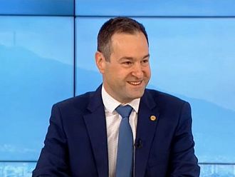 Доц. Трайков: В нашите училища децата учат много предмети, но здравното образование не е сред тях