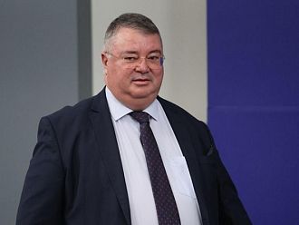 Социалният министър: За хората в Хайредин се грижат 4 медсестри и 11 санитари