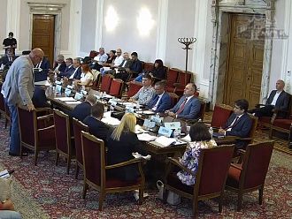 Задължиха министъра да създаде е-система за медици в риск и паник бутони (Допълнена)