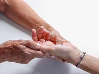 ЕMA одобри ново лекарство за хронична екзема на ръцете, неповлияваща се от кортикостероидна терапия