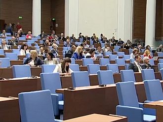 С пълно единодушие депутатите решиха да се създаде е-система за медици в риск (Допълнена)