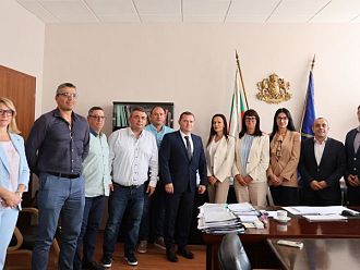 Заради заболяванията: Министър Кондева с мерки за по-ранна обработка срещу комари през 2025 г.