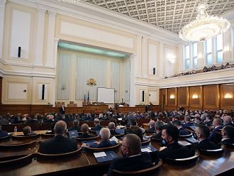 Георги Кючуков и Хасан Адемов отново искат да са депутати. Кандидат е и доц. Мангъров