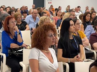 Преговорите с НЗОК, вендинг машините и други проблеми обсъдиха фармацевти на форум