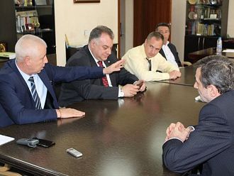 Проблемите на болничното, училищното и детското здравеопазване обсъдиха синдикати и МЗ