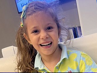 Да помогнем на 5-годишната Йоанна да ходи