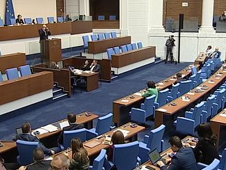 С пълно единодушие депутатите приеха на първо четене Закона за приходите