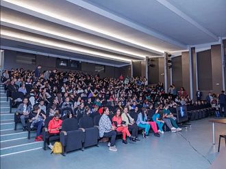 Гимназисти се запознаха с медицински специалности в габровската болница