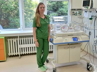 Лекари от УМБАЛ Пловдив се борят за живота на недоносено бебе, родено под 1 кг