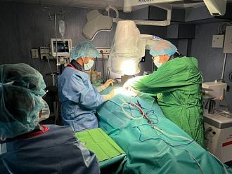 В УМБАЛ „Св. Анна“ за първи път поставиха гръбначно-мозъчен стимулатор