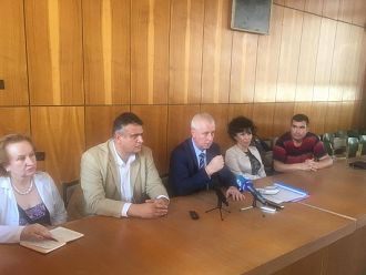 Вдигат запорите в болницата в Ловеч и плащат забавените заплати на персонала 