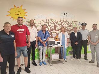 Дарение в памет на загинали полицаи получиха детските отделения на УМБАЛ Бургас