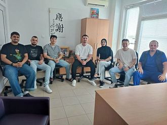 Студенти изследват приложенията на изкуствения интелект в денталната медицина