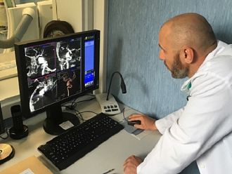 Лекари от УМБАЛ „Св. Анна“ оперираха жена с над два сантиметра аневризма