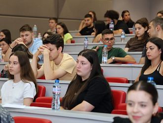 Над 1200 кандидат-студенти положиха изпит по химия в МУ - Пловдив