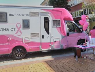 „Една от 8“ тръгват с кемпер из страната