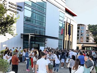 181 шестици на изпитите по химия и биология в МУ-Пловдив, слабите оценки са 619