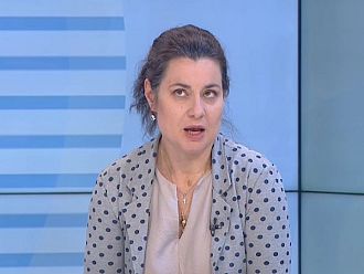 Д-р Шикова: Никога не съм докосвала жена в практиката си по лицето