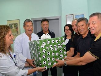 Футболни звезди дариха апарат на детската кардиология в НКБ