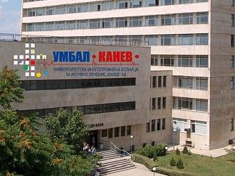 Роднините на починалата в Русе родилка нахлуха в болницата