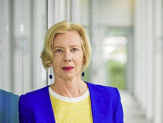 Емер Кук ще продължи да ръководи ЕMA до април 2027 г.