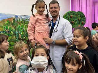 Д-р Димитър Бакалов от МБАЛ-Пазарджик е сред финалистите за „Будител на годината 2025“