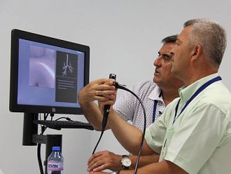 Пулмолози тренираха инвазивни методи върху кибер манекени в МУ-Пловдив