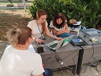 Екипи на РЗИ продължават обиколката в страната за сдвояване на телефони с еЗдраве