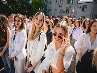 Над 1700 студенти започват обучението си в МУ – Варна от днес