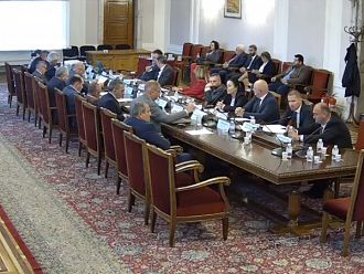 Здравната комисия удължи срока за уточняване заплатите на медиците до 31 октомври