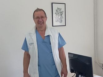 Пловдивски лекари спасиха мъж с рядко срещано усукване на дебелото черво
